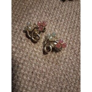 Vtg SC Silvertone Flower Clip-on Earrings